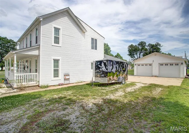 Homes for sale in Jerseyville, IL | 604 E Exchange St, Jerseyville, IL 62052 | MLS# MIS26041615