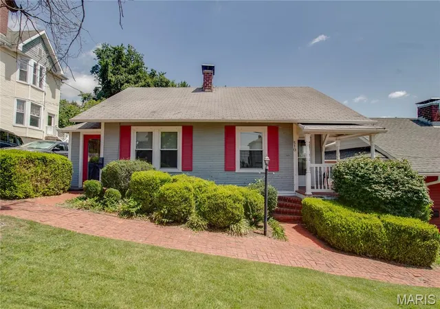 1st image of 510 Summit St, Alton, IL 62002 | MLS# MIS26041625