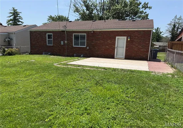Homes for sale in Alton, IL | 310 Lindenwood Blvd, Alton, IL 62002 | MLS# MIS26041627