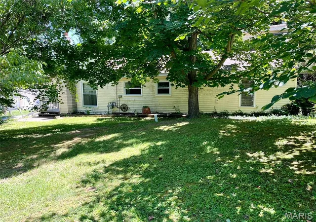 Homes for sale in Moscow Mills, MO | 304 E 2nd St, Moscow Mills, MO 63362 | MLS# MIS26041648