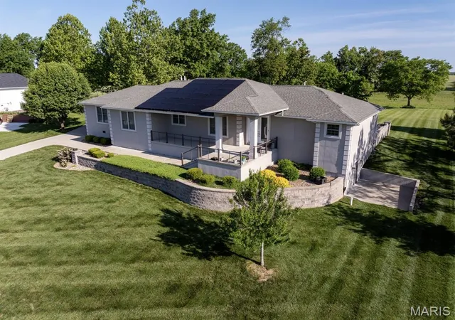 2nd image of 606 David Livingstone Dr, Carterville, IL 62918 | MLS# MIS26041649