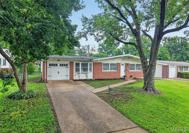 2nd image of 1360 Arlington Dr, Florissant, MO 63033 | MLS# MIS26041655