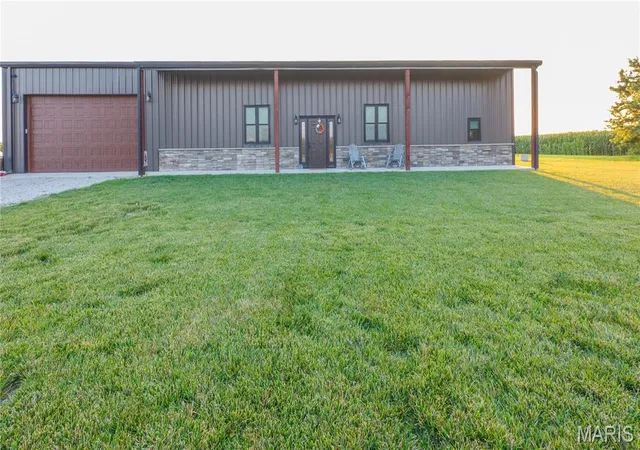 Photo 1 of Single family home for sale at 743 N 1100 St, Shobonier, IL 62885 | MLS# MIS26041676 | Listing updated on 2026-08-17