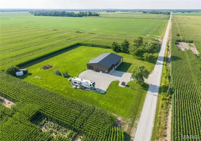 Photo 2 of Single family home for sale at 743 N 1100 St, Shobonier, IL 62885 | MLS# MIS26041676 | Listing updated on 2026-08-17