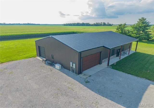 Photo 3 of Single family home for sale at 743 N 1100 St, Shobonier, IL 62885 | MLS# MIS26041676 | Listing updated on 2026-08-17