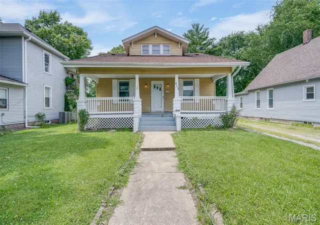 Homes for sale in Edwardsville, IL | 413 Cherry St, Edwardsville, IL 62025 | MLS# MIS26041685