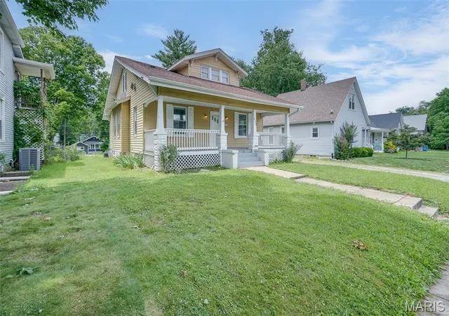 Homes for sale in Edwardsville, IL | 413 Cherry St, Edwardsville, IL 62025 | MLS# MIS26041685