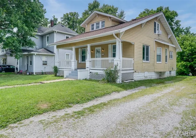 Homes for sale in Edwardsville, IL | 413 Cherry St, Edwardsville, IL 62025 | MLS# MIS26041685