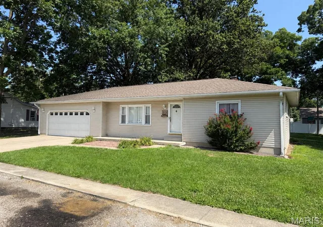 Homes for sale in Aviston, IL | 51 W Elm St, Aviston, IL 62216 | MLS# MIS26041691