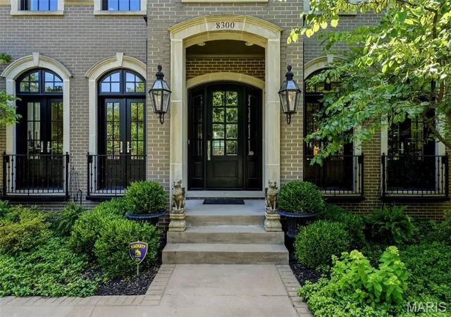 Homes for sale in Clayton, MO | 8300 Kingsbury Blvd, Clayton, MO 63105 | MLS# MIS26041697