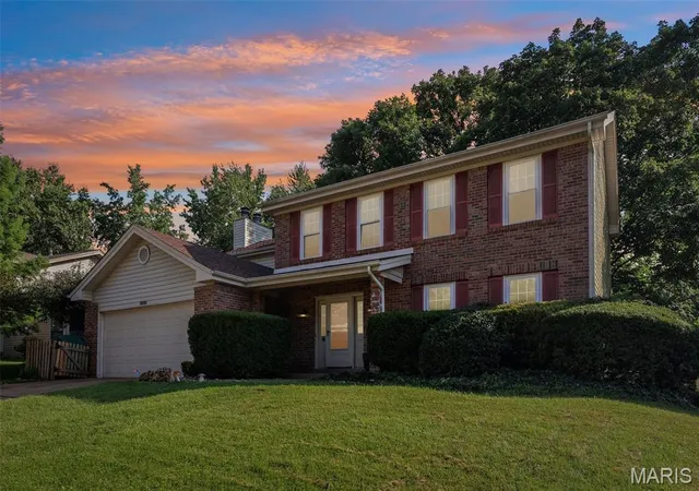 Homes for sale in Ballwin, MO | 800 Eaglebrooke Dr, Ballwin, MO 63021 | MLS# MIS26041698