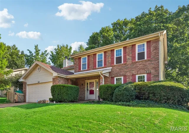 Homes for sale in Ballwin, MO | 800 Eaglebrooke Dr, Ballwin, MO 63021 | MLS# MIS26041698