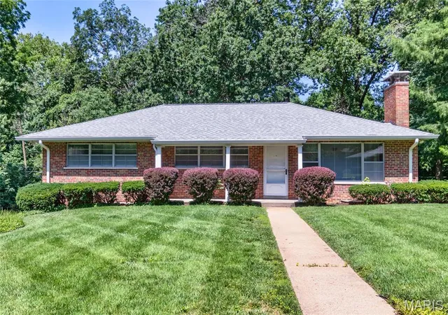 Homes for sale in Creve Coeur, MO | 3 Creekside Ln, Creve Coeur, MO 63141 | MLS# MIS26041703