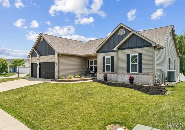 1st image of 800 Mule Creek Dr, Wentzville, MO 63385 | MLS# MIS26041705