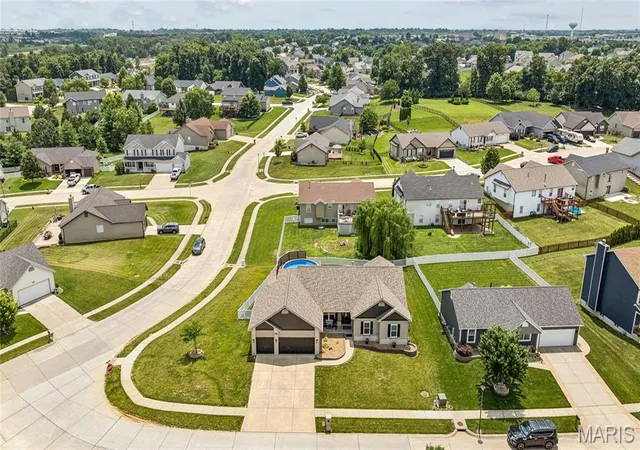 3rd image of 800 Mule Creek Dr, Wentzville, MO 63385 | MLS# MIS26041705