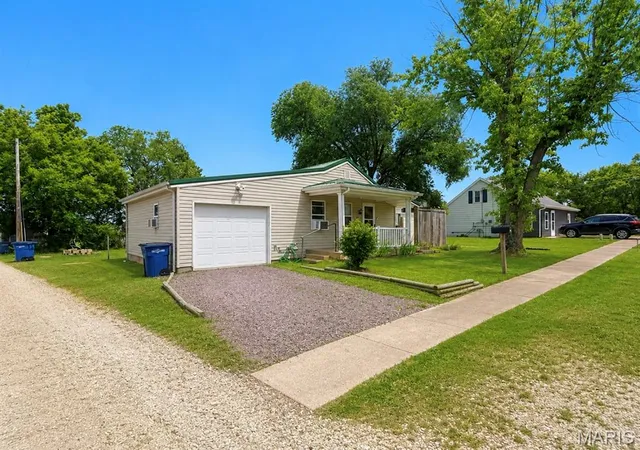 4th image of 303 E Ash St, Desloge, MO 63601 | MLS# MIS26041712