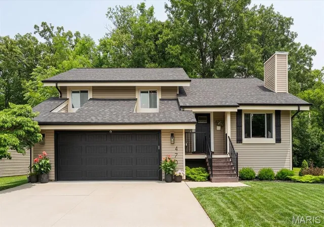 Homes for sale in Lake Saint Louis, MO | 470 Oak Hill Dr, Lake Saint Louis, MO 63367 | MLS# MIS26041715