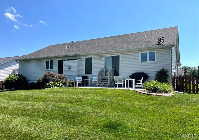 2nd image of 7 Twin Hollow Ct, O Fallon, MO 63366 | MLS# MIS26041722
