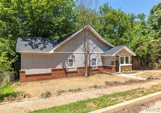 Homes for sale in Poplar Bluff, MO | 1331 Benton St, Poplar Bluff, MO 63901 | MLS# MIS26041728