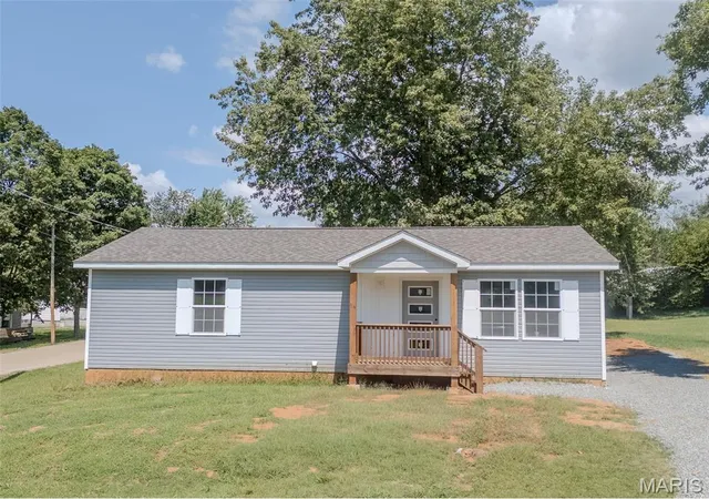 Photo 1 of Single family home for sale at 400 Lindell St, Fredericktown, MO 63645 | MLS# MIS26041730 | Listing updated on 2026-08-27