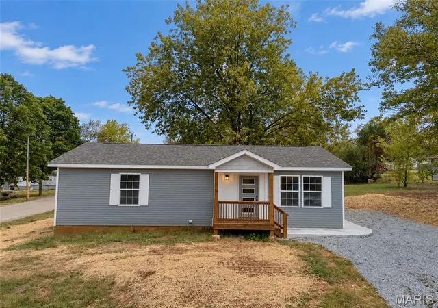 Single family home for sale at 400 Lindell St, Fredericktown, MO 63645 | MLS# MIS26041730