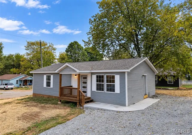 Photo 3 of Single family home for sale at 400 Lindell St, Fredericktown, MO 63645 | MLS# MIS26041730 | Listing updated on 2026-10-15