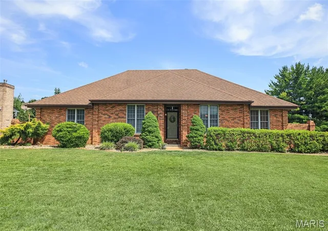 Homes for sale in Belleville, IL | 222 Hickory Rdg, Belleville, IL 62223 | MLS# MIS26041733