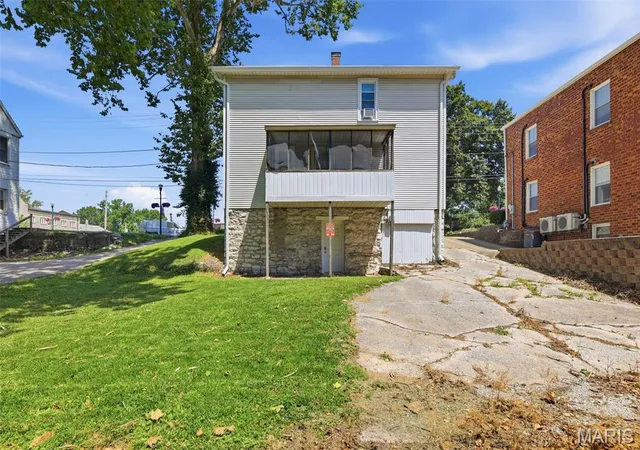 Photo 1 of Multi family home for sale at 2713 College Ave, Alton, IL 62002 | MLS# MIS26041738 | Listing updated on 2026-08-17