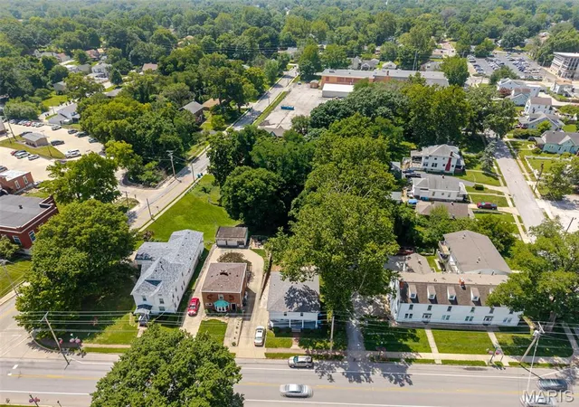 Photo 2 of Multi family home for sale at 2713 College Ave, Alton, IL 62002 | MLS# MIS26041738 | Listing updated on 2026-08-17