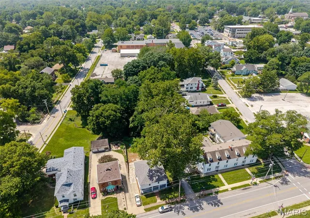 Photo 4 of Multi family home for sale at 2713 College Ave, Alton, IL 62002 | MLS# MIS26041738 | Listing updated on 2026-08-17