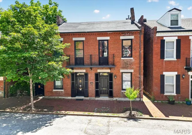 Condo for sale at 1816 S 8Th St, Saint Louis, MO 63104 | MLS# MIS26041744