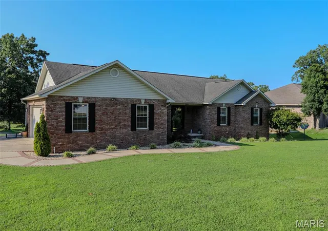 Photo 3 of Single family home for sale at 3553 Tanglewood Rd, Poplar Bluff, MO 63901 | MLS# MIS26041751 | Listing updated on 2026-09-24