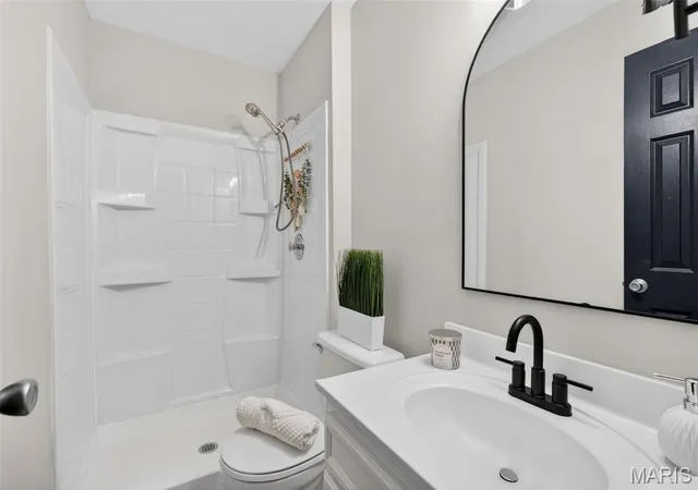 Listing Photo 5 - Condo for sale in building located at 2331 Kratky Rd, St. Louis, MO 63114 - Unit #E