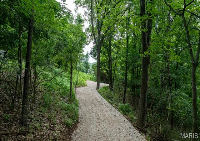 3rd image of 700 Old Kiefer Creek Rd, Ballwin, MO 63021 | MLS# MIS26041756