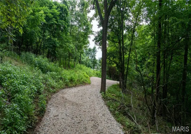 4th image of 700 Old Kiefer Creek Rd, Ballwin, MO 63021 | MLS# MIS26041756