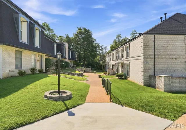 Photo 3 of Condo for sale at 4392 Chateau De Ville Dr #H, Saint Louis, MO 63129 | MLS# MIS26041773 | Listing updated on 2026-09-14