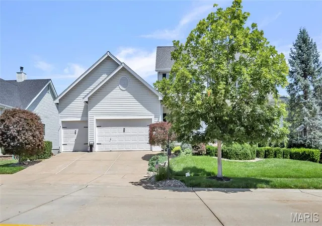 Homes for sale in Ballwin, MO | 731 Castle Pines Dr, Ballwin, MO 63021 | MLS# MIS26041776