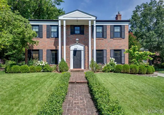 2nd image of 26 Granada Wy, Ladue, MO 63124 | MLS# MIS26041786