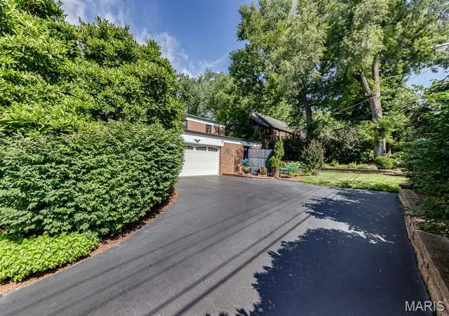 35th image of 26 Granada Wy, Ladue, MO 63124 | MLS# MIS26041786