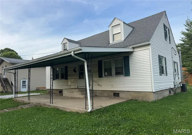 1st image of 14 6th St, Carrollton, IL 62016 | MLS# MIS26041789