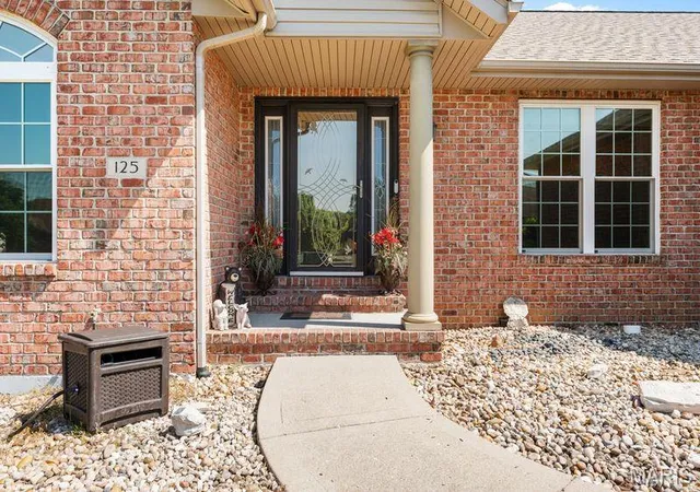 Photo 2 of Single family home for sale at 125 Oak Hill Dr, Maryville, IL 62062 | MLS# MIS26041792 | Listing updated on 2026-08-08