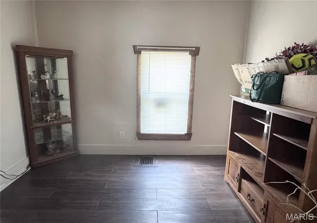 Photo 3 of Single family home for sale at 1610 Fulton Ave, Hannibal, MO 63401 | MLS# MIS26041800 | Listing updated on 2026-10-06