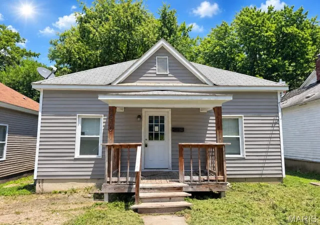 Single family home for sale at 1610 Fulton Ave, Hannibal, MO 63401 | MLS# MIS26041800