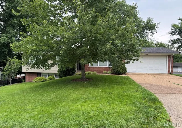 Homes for sale in Ballwin, MO | 308 Twinview Ter, Ballwin, MO 63011 | MLS# MIS26041805