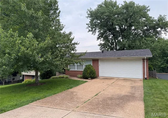 Homes for sale in Ballwin, MO | 308 Twinview Ter, Ballwin, MO 63011 | MLS# MIS26041805