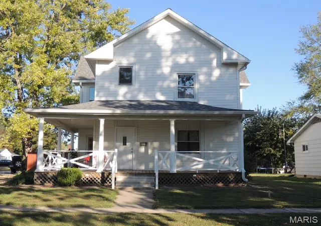 Photo 1 of Single family home for sale at 401 S Third St, Altamont, IL 62411 | MLS# MIS26041811 | Listing updated on 2026-10-17