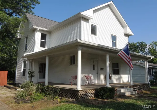 Photo 3 of Single family home for sale at 401 S Third St, Altamont, IL 62411 | MLS# MIS26041811 | Listing updated on 2026-10-17