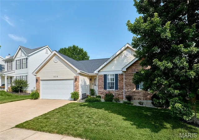 Homes for sale in Fenton, MO | 819 Spring Crest Dr, Fenton, MO 63026 | MLS# MIS26041817