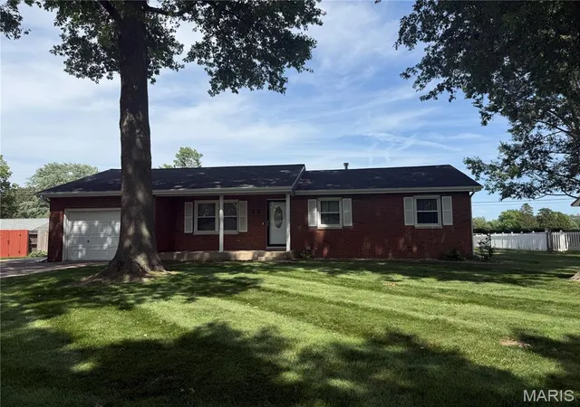 Homes for sale in Bethalto, IL | 113 Whispering Oaks Dr, Bethalto, IL 62010 | MLS# MIS26041824