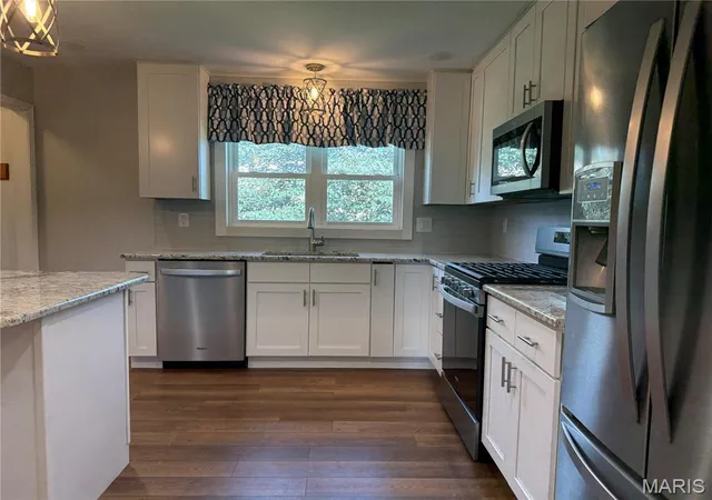 Homes for sale in Bethalto, IL | 113 Whispering Oaks Dr, Bethalto, IL 62010 | MLS# MIS26041824